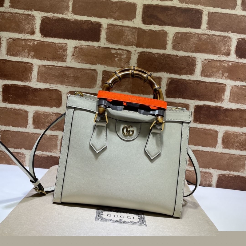 G*u*i shopping bags